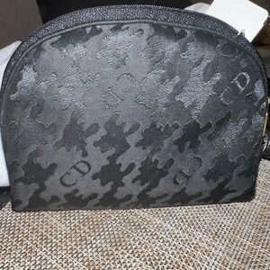 Authentic Dior Beauty Makeup Logo Small Pouch 
Authentic Luxury Pouch Black